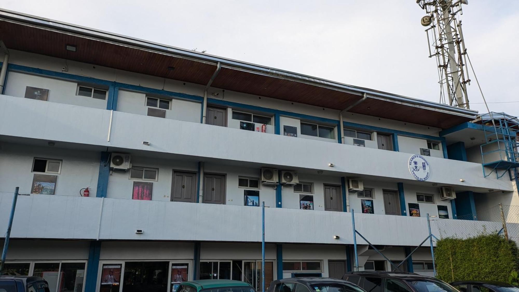 Foyer Du Marin Hotell Douala Exteriör bild