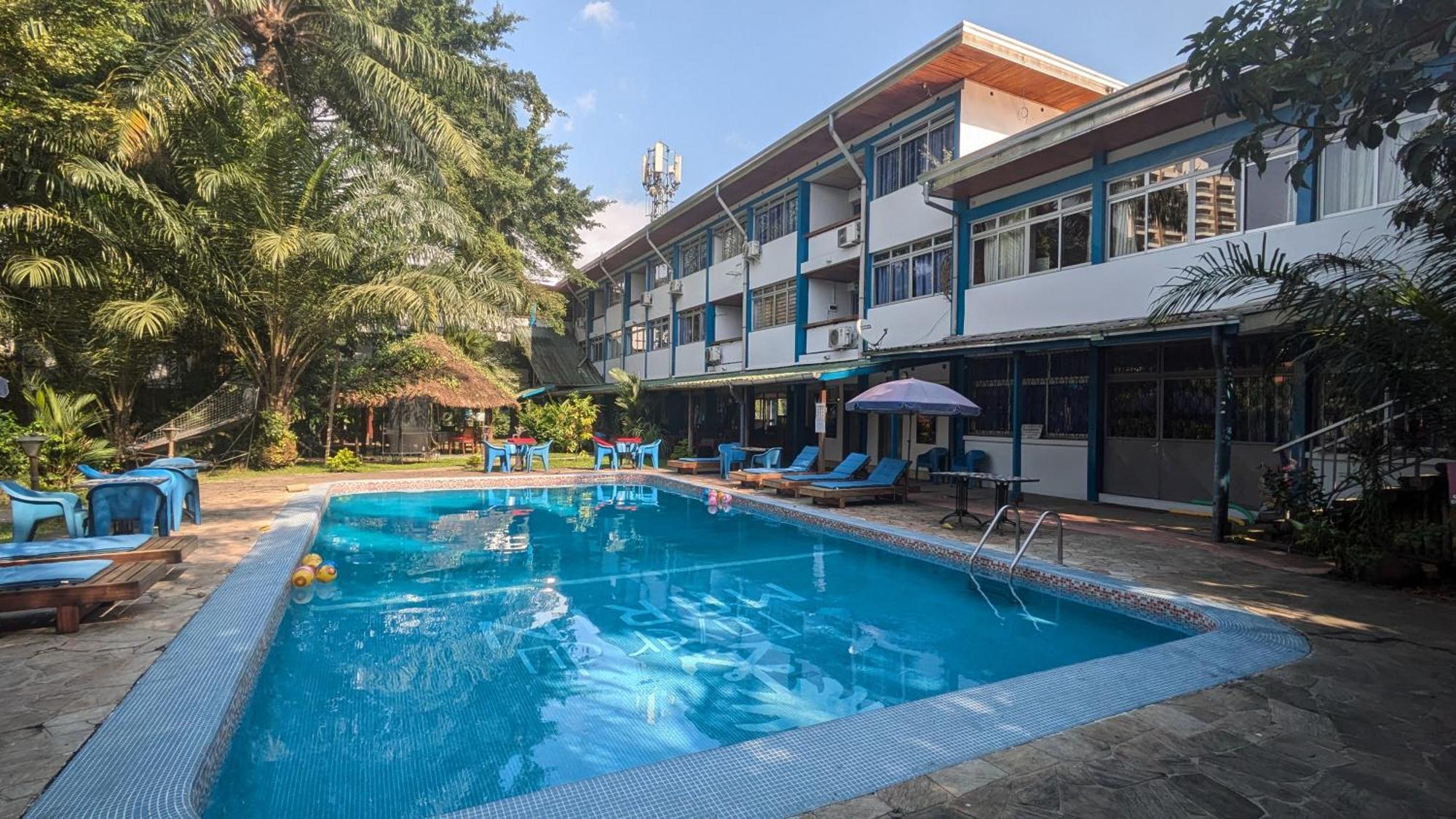 Foyer Du Marin Hotell Douala Exteriör bild