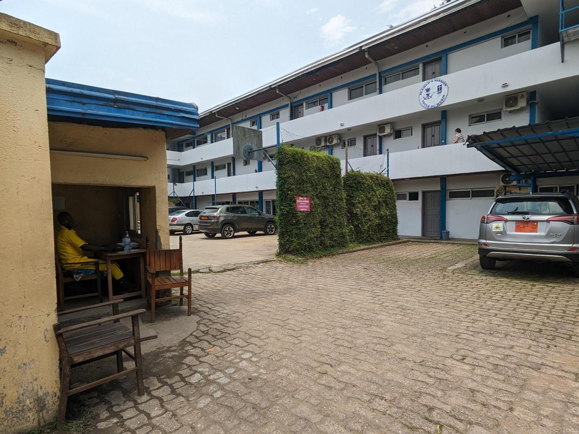 Foyer Du Marin Hotell Douala Exteriör bild